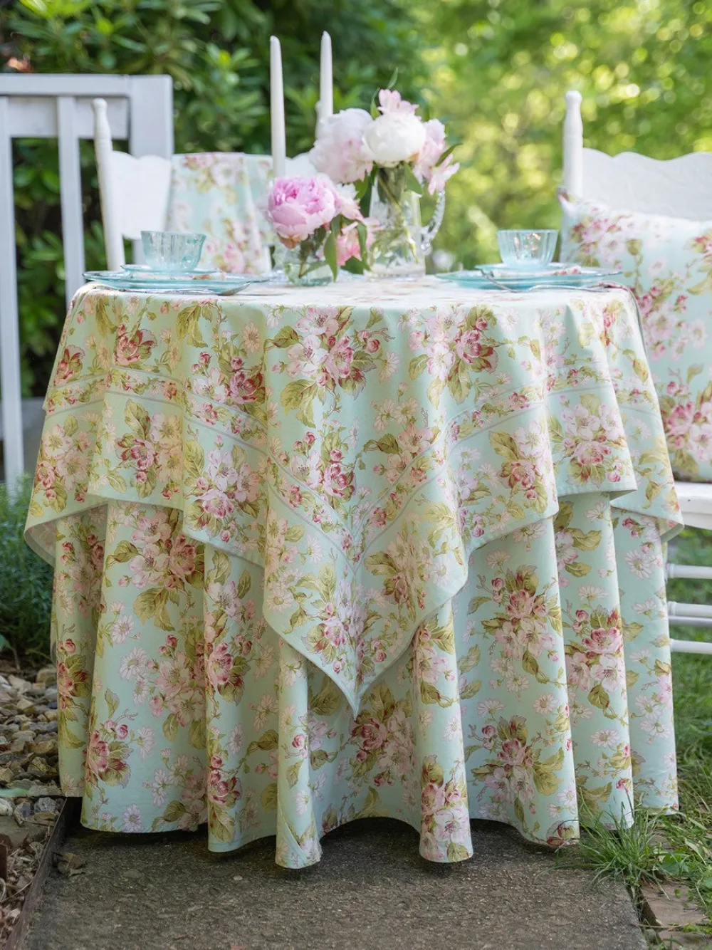 April Cornell Tablecloths|Apple Blossom Aqua 88" Round Tablecloth