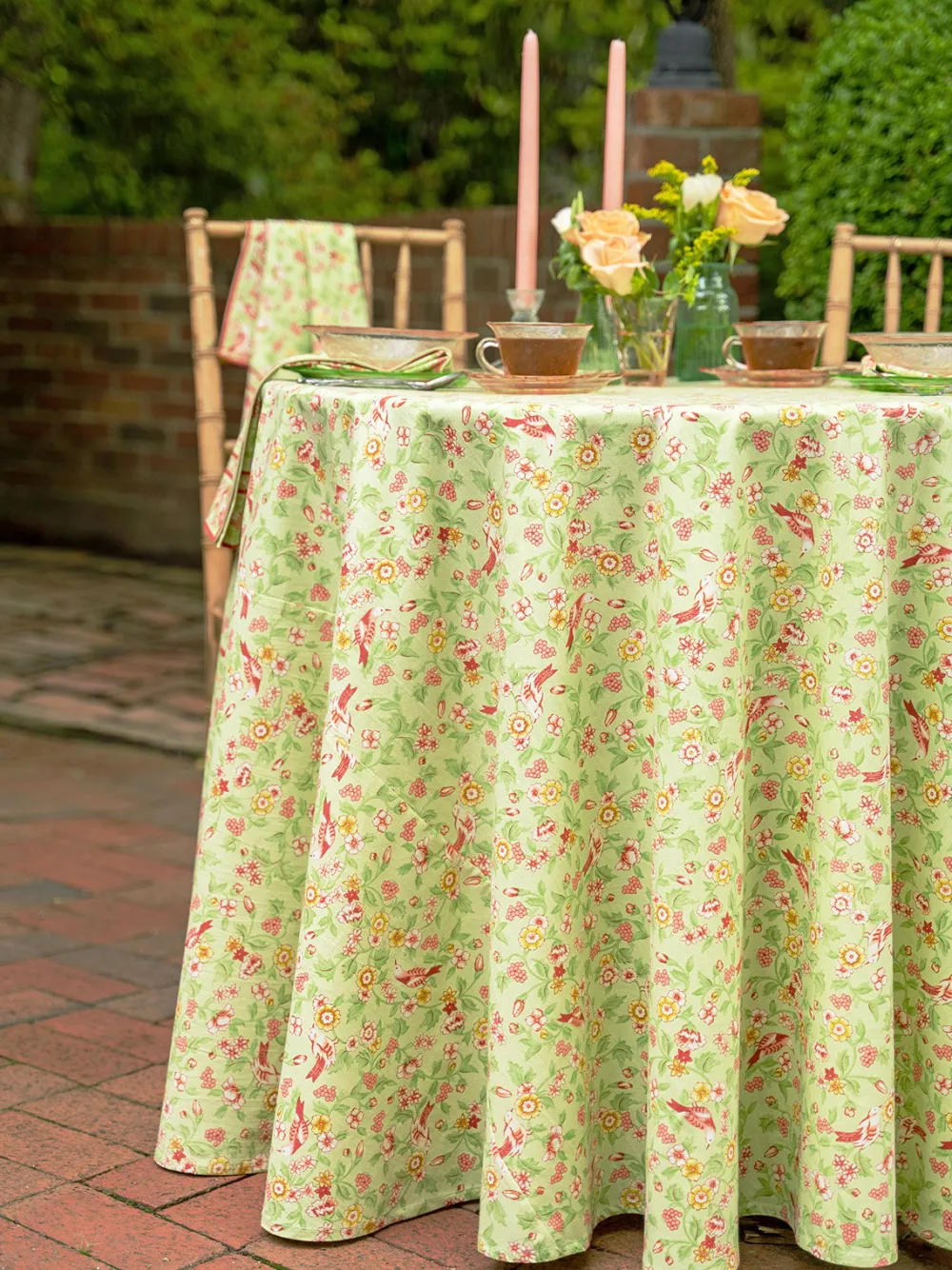 April Cornell Tablecloths|Darjeeling 88" Round Tablecloth