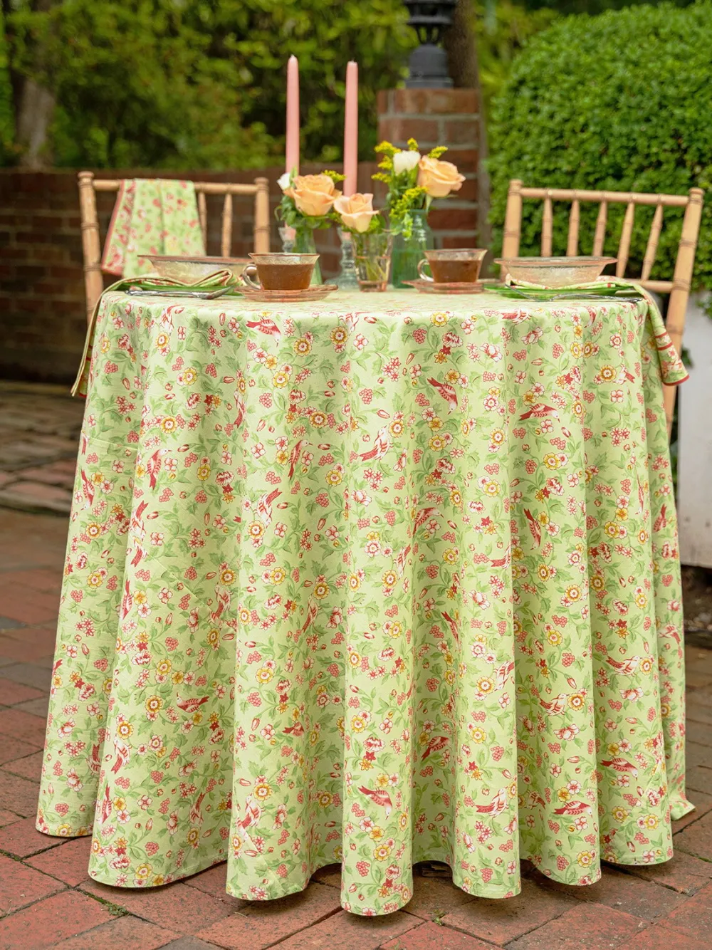 April Cornell Tablecloths|Darjeeling 88" Round Tablecloth
