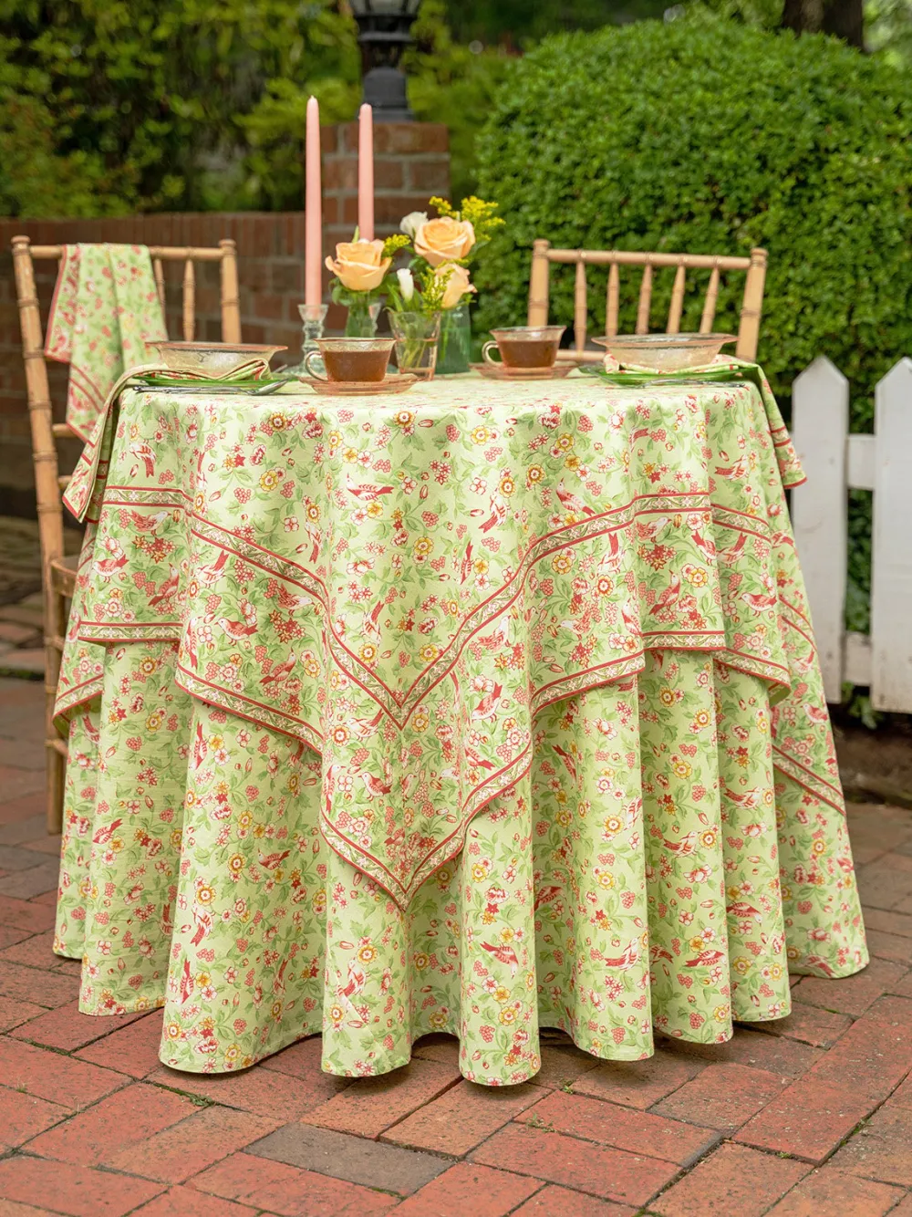 April Cornell Tablecloths|Darjeeling 88" Round Tablecloth