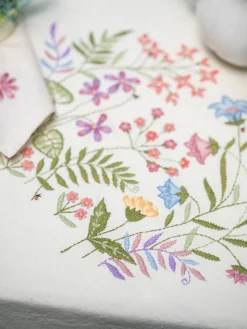 April Cornell Tablecloths|Garden Embroidered Tablecloth, 36" x 36"
