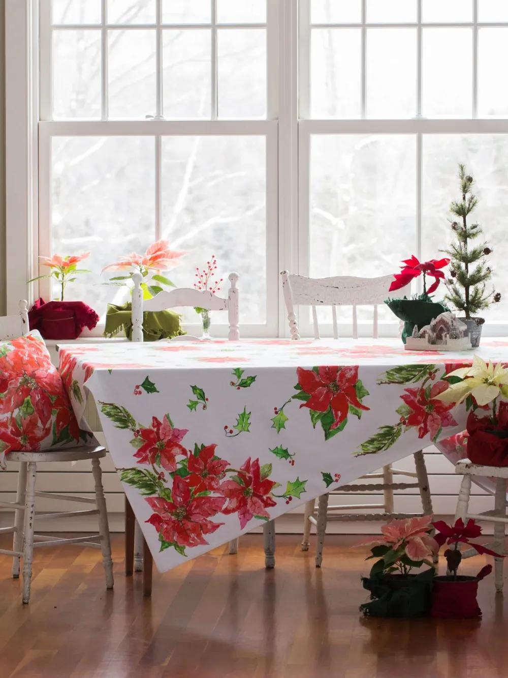 April Cornell Tablecloths|Poinsettia Tablecloth, 60" x 90"