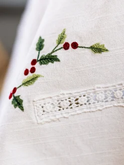 April Cornell Tablecloths|Poinsettia Embroidered Tablecloth, 36