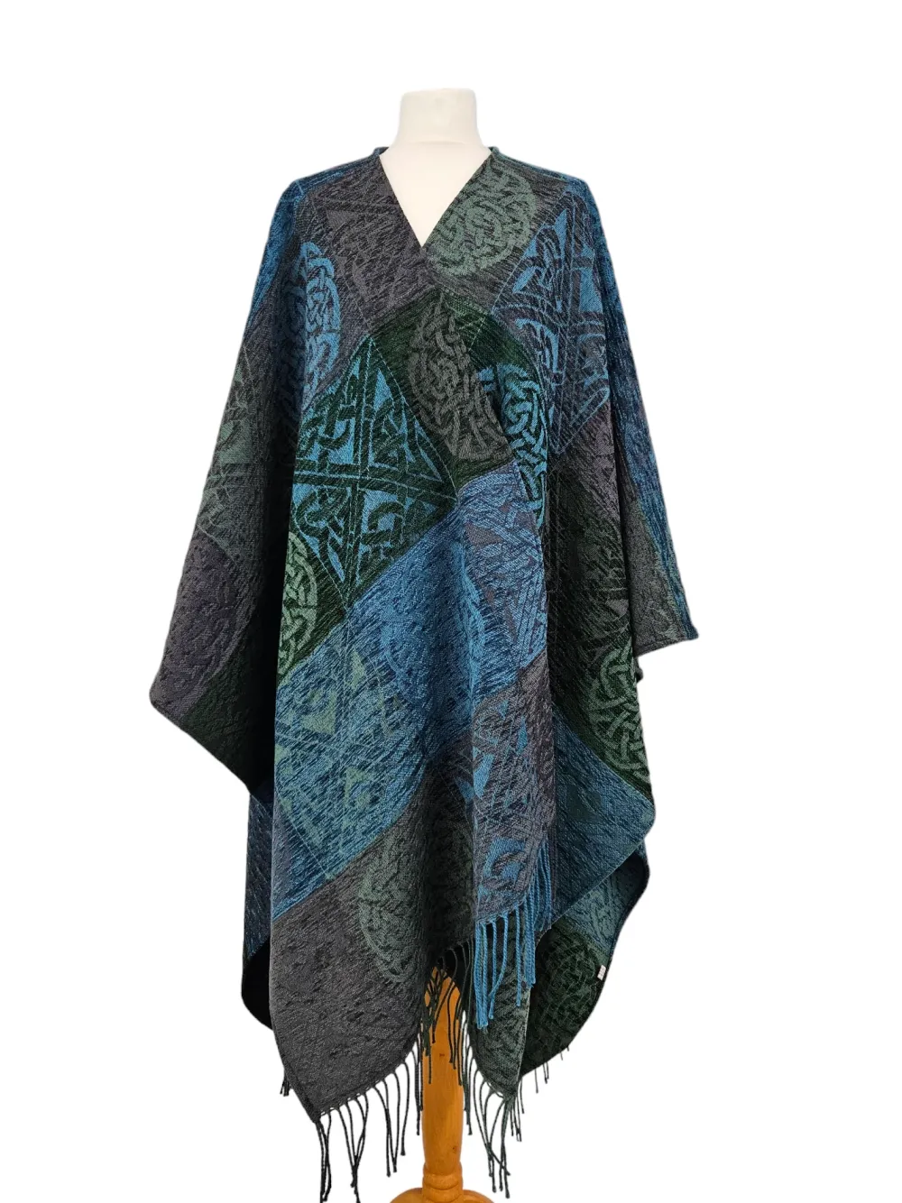 Scarves & Wraps|Calzeat of Scotland Celtic Knot Skye Ruana