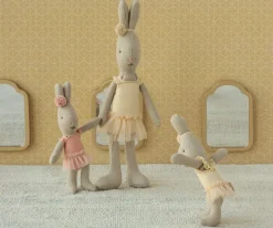 Maileg Maileg|Toys|Rabbit, Micro - Ballet Suit & Skirt Cream