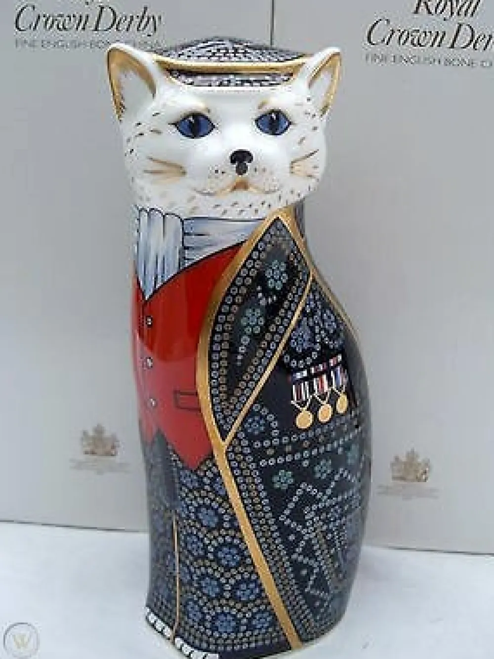 Royal Crown Derby Home Accents|Royal Crown Derby Figurines|Diamond Jubilee Pearly Cat Paperweight, Queen